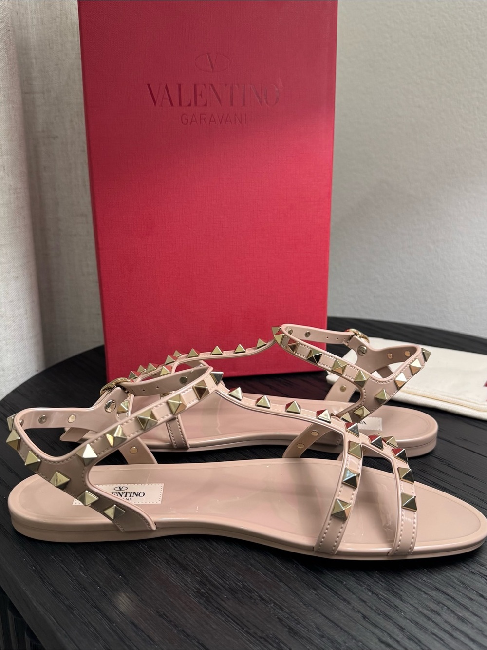 Valentino Garavani Rockstud Flat Rubber Jelly Sandals Nude 38 - Picture 5 of 8